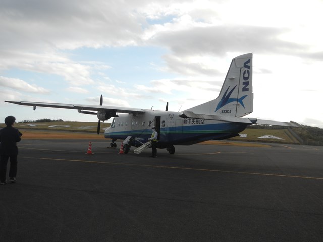 菊人形が乗ったプロペラ機6
