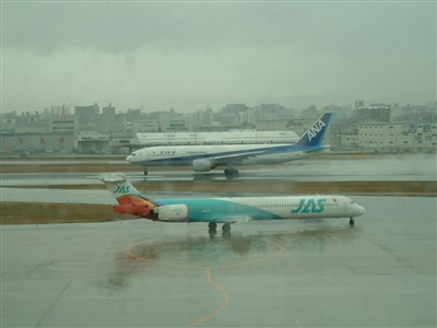 希少JAL 2000年代　MD-90安全のしおり 日本航空】B777-200 安全のしおり - メルカリ